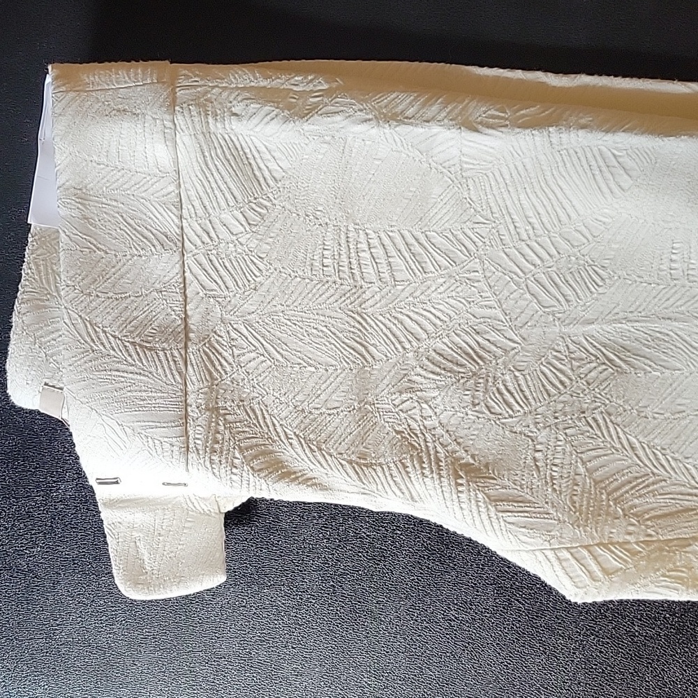 Ann Taylor Loft cropped white patterned pants size 2